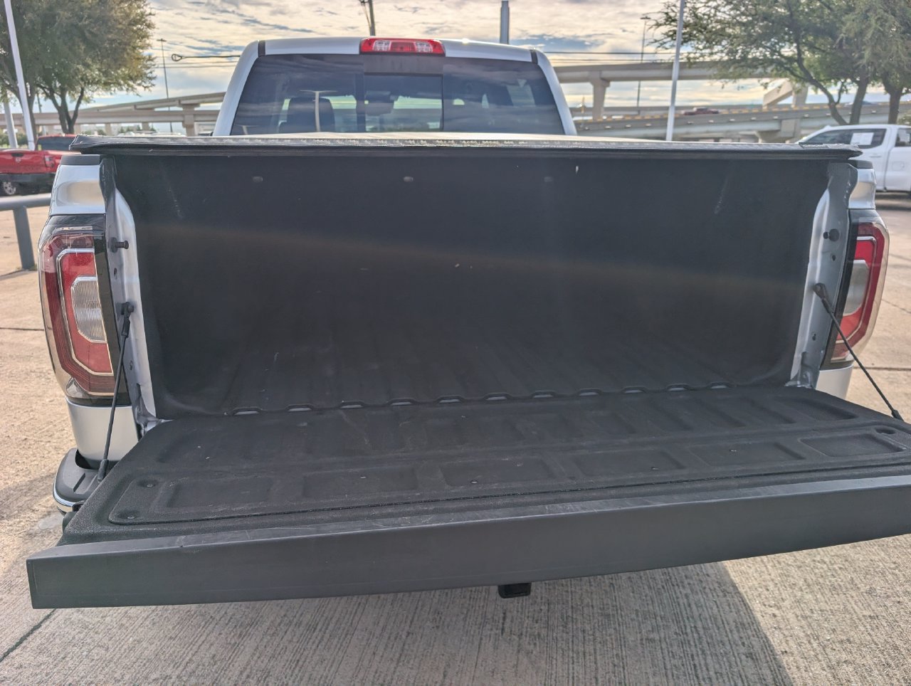 Used 2017 GMC Sierra 1500 SLT w/ Texas SLT Premium Package AWD/4WD image 28
