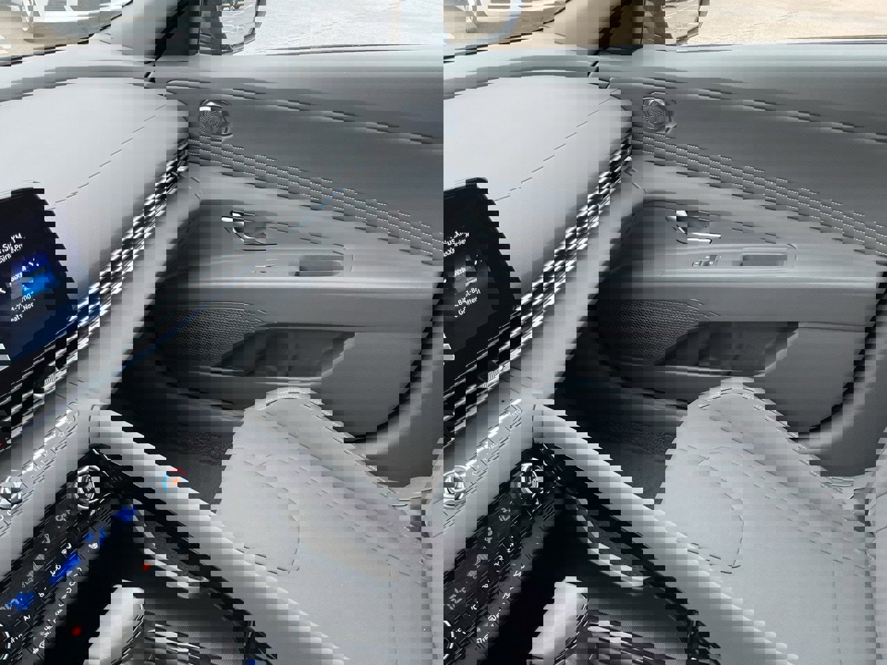 Used 2025 Hyundai Elantra SEL image 36