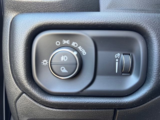 Used 2023 RAM 1500 Lone Star AWD/4WD image 11