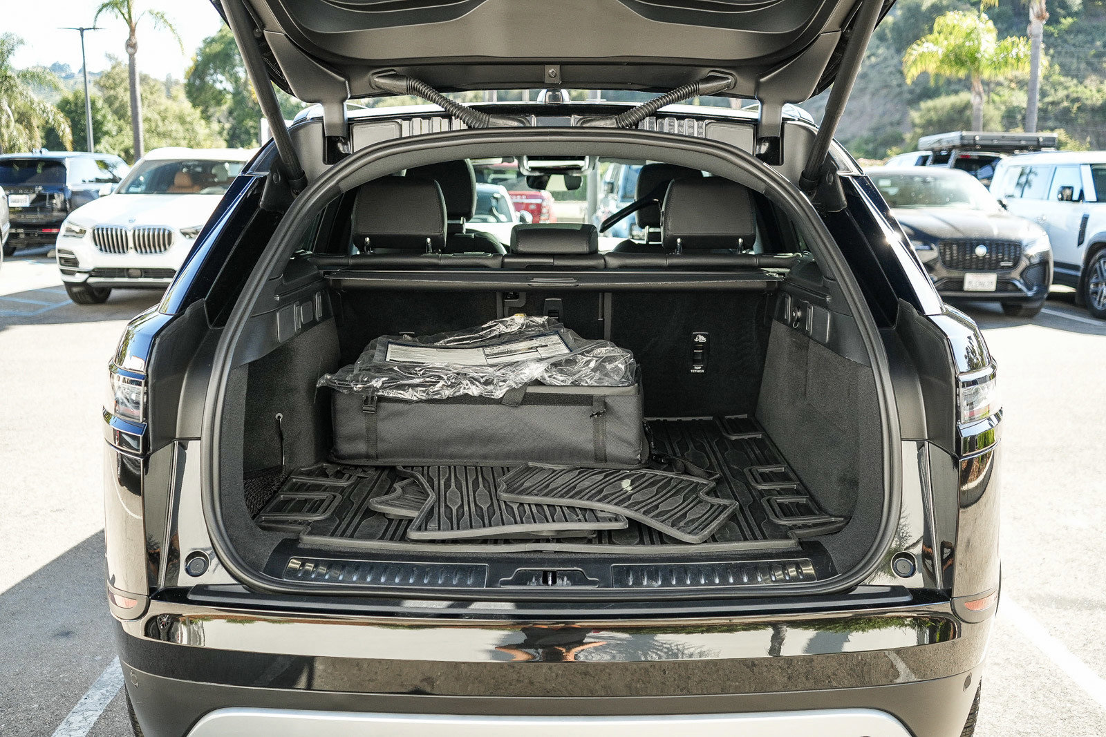 Certified 2025 Land Rover Range Rover Velar S AWD/4WD image 27