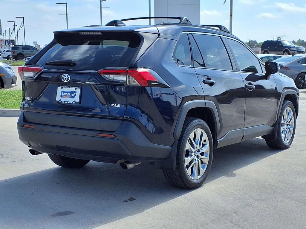 Used 2021 Toyota RAV4 XLE Premium FWD image 7