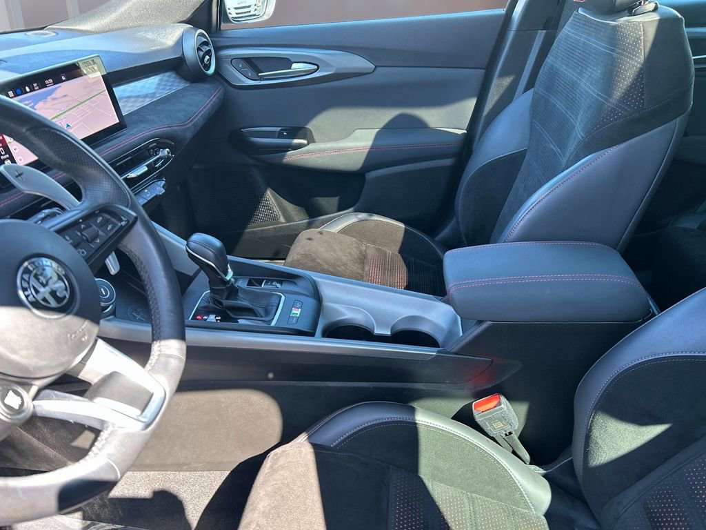 Used 2024 Alfa Romeo Tonale Veloce w/ Active Assist Package image 23