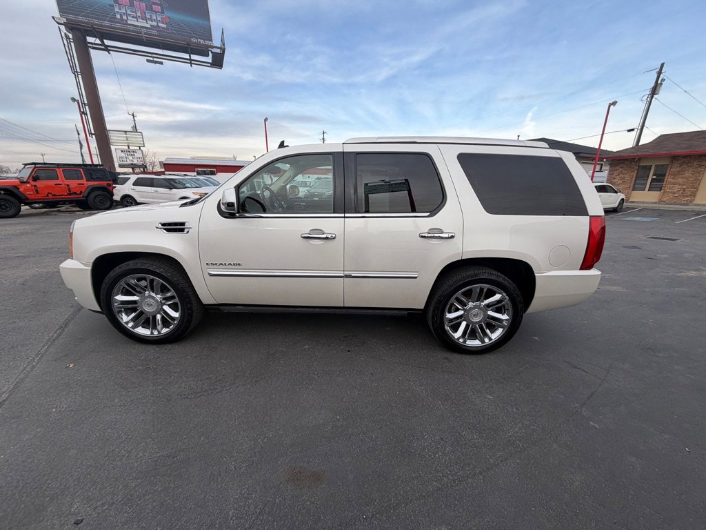 Used 2011 Cadillac Escalade Platinum AWD/4WD image 3