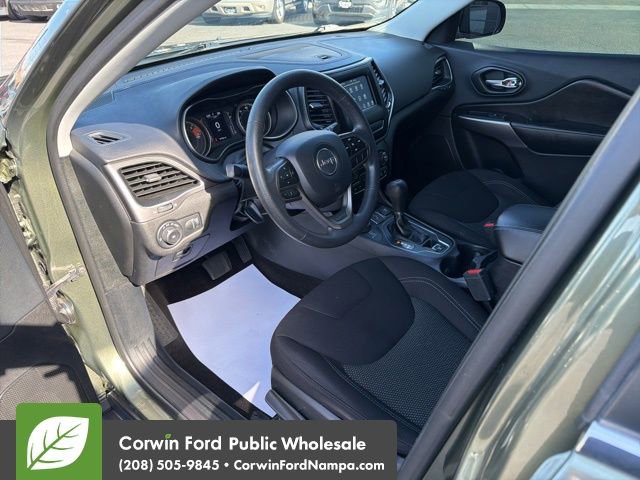 Used 2019 Jeep Cherokee Latitude w/ Popular Appearance Group AWD/4WD image 12