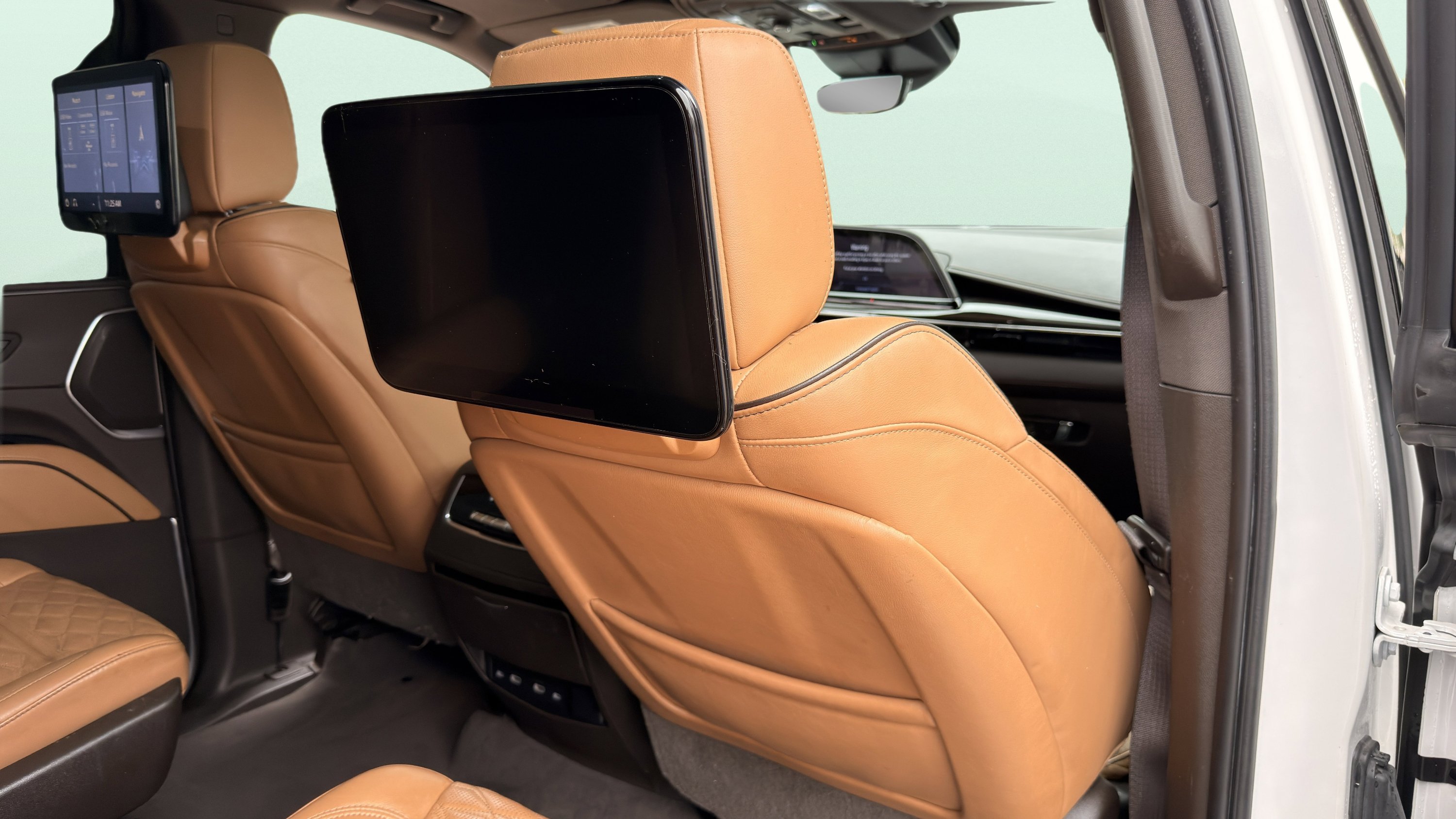 Used 2021 Cadillac Escalade ESV Premium Luxury AWD/4WD image 46