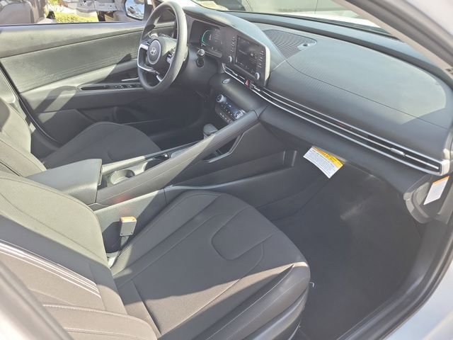 Certified 2025 Hyundai Elantra Blue image 17
