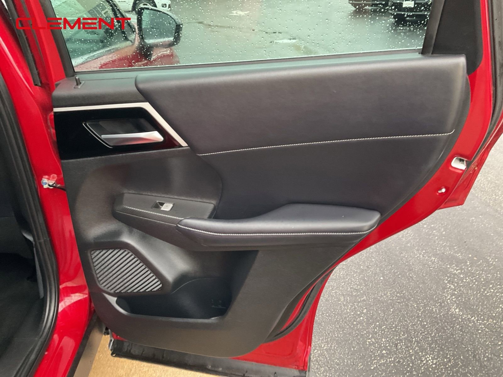 Used 2023 Mitsubishi Outlander SE image 28