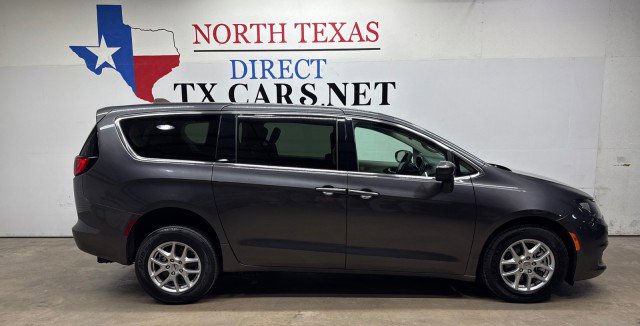 Used 2023 Chrysler Voyager LX image 4