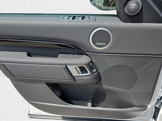 New 2025 Land Rover Discovery S image 30