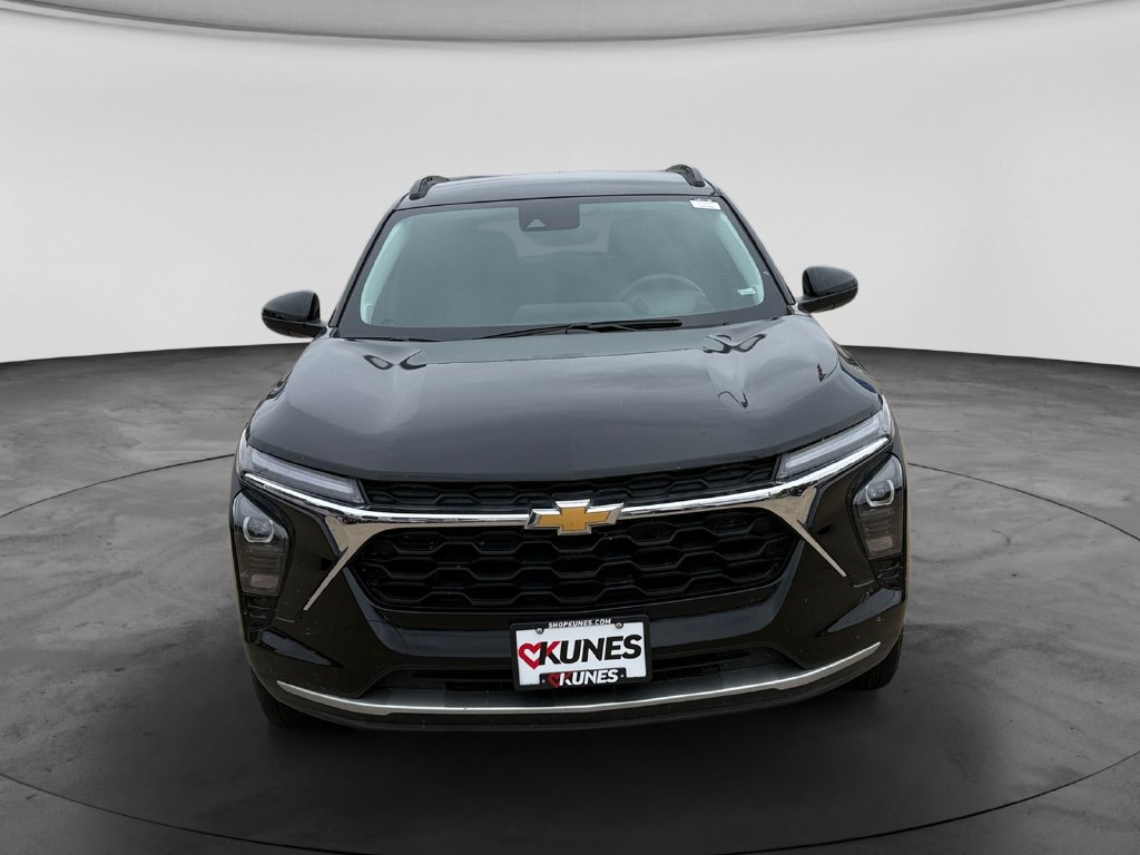 Used 2025 Chevrolet Trax LT FWD image 3