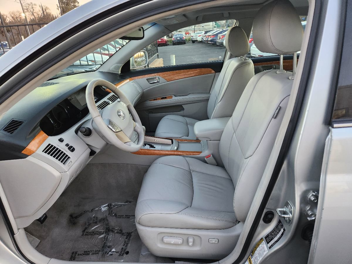 Used 2005 Toyota Avalon XLS image 9