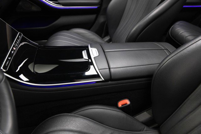 Used 2022 Mercedes-Benz S 500 4MATIC w/ AMG Line Package image 32