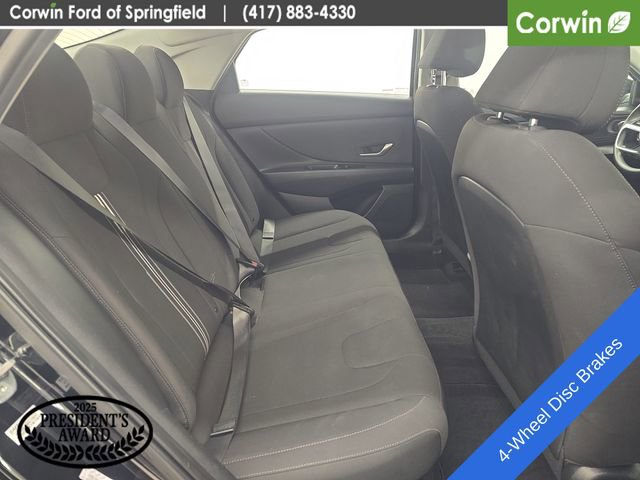 Used 2021 Hyundai Elantra Blue image 12