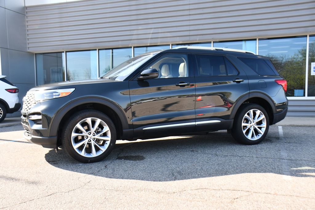 Used 2023 Ford Explorer Platinum w/ Technology Package AWD/4WD image 2