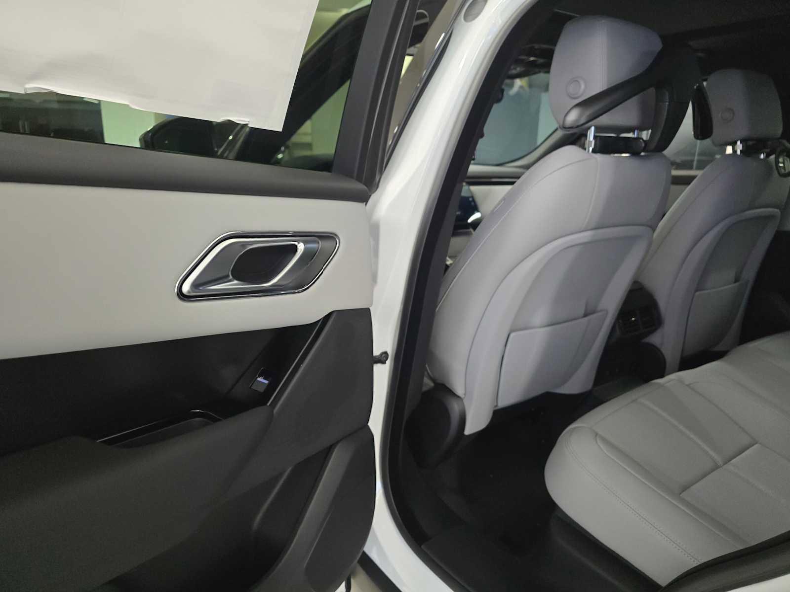 New 2026 Land Rover Range Rover Velar Dynamic SE image 14