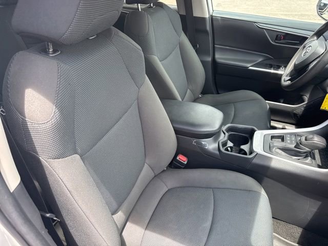 Used 2021 Toyota RAV4 LE AWD/4WD image 12