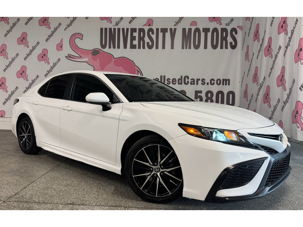 Used 2021 Toyota Camry SE image 3