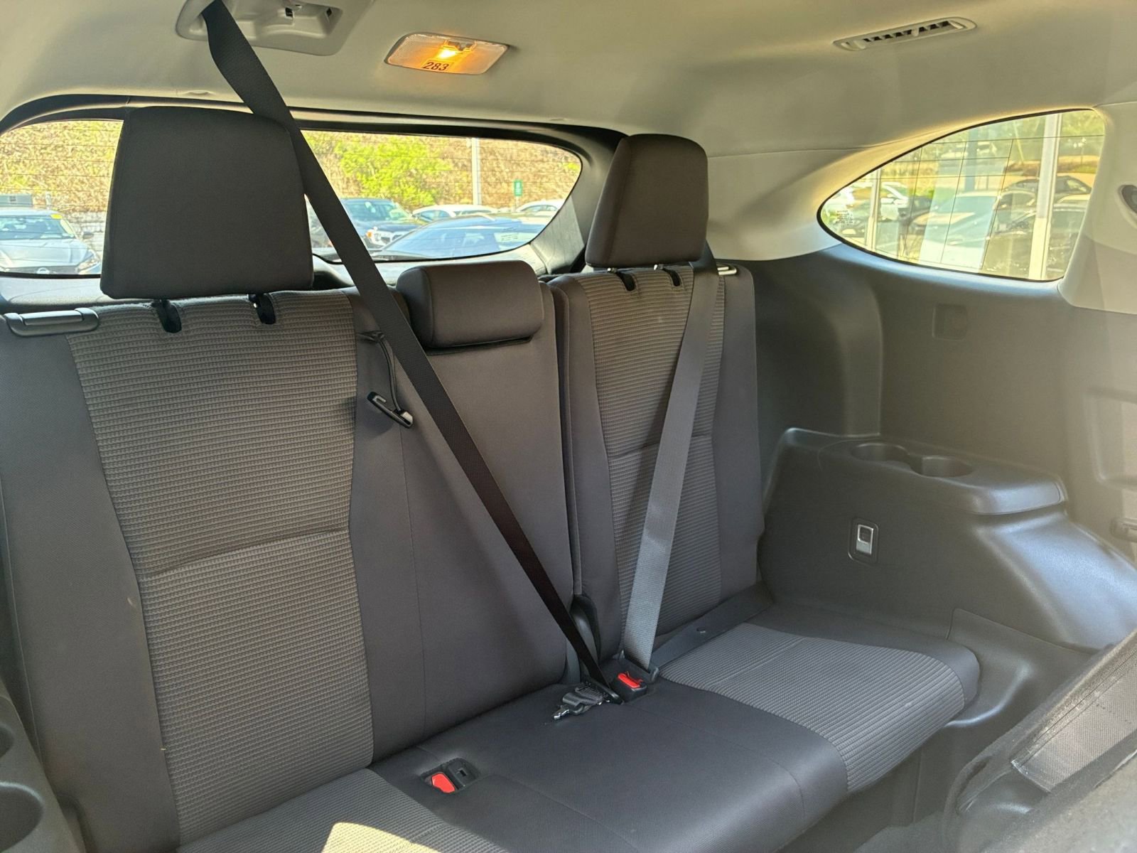 Used 2025 Toyota Highlander LE FWD image 31