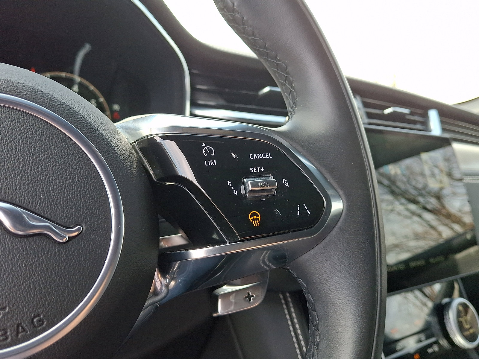 Used 2026 Jaguar F-PACE R-Dynamic S AWD/4WD image 22