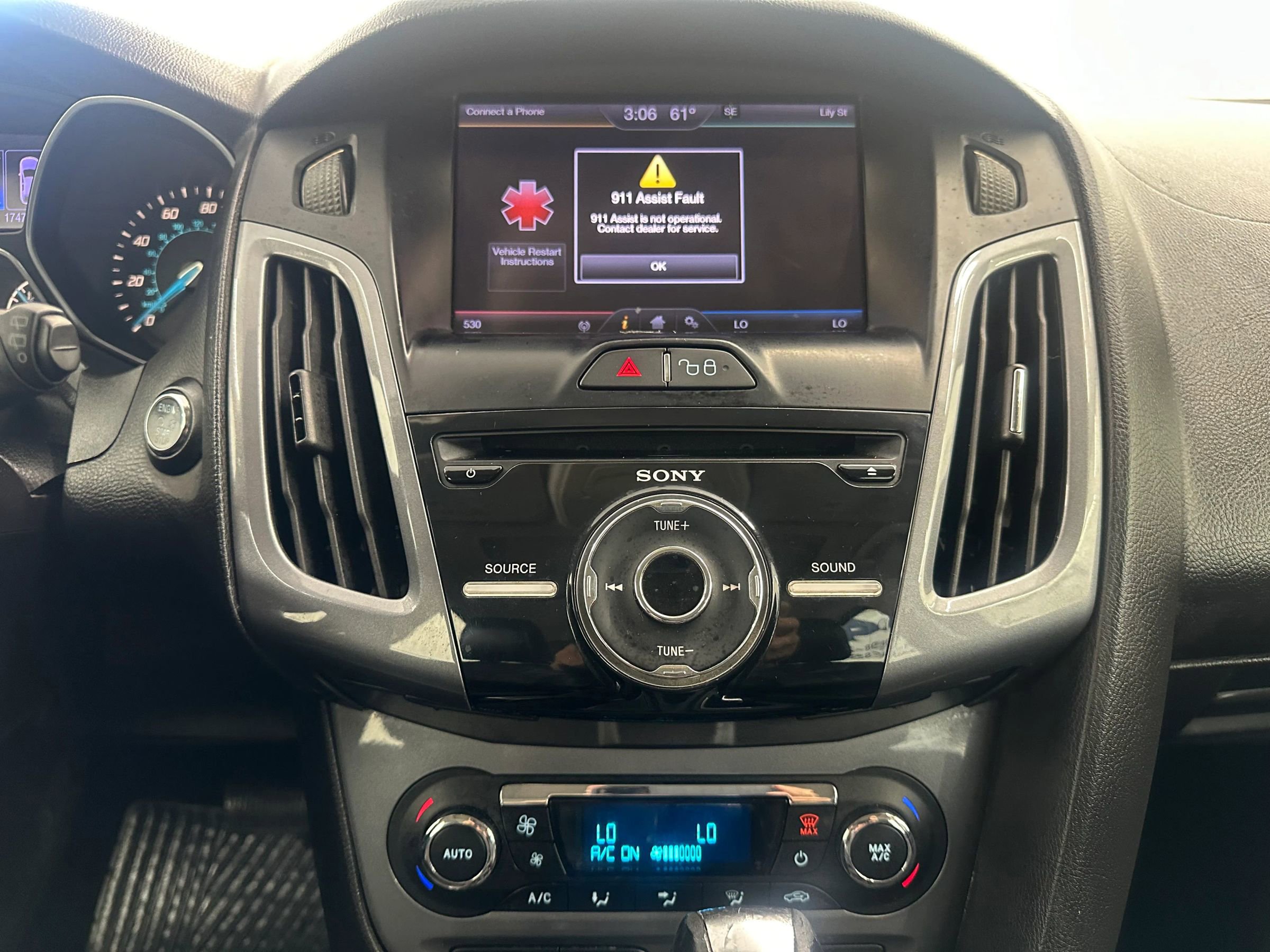 Used 2013 Ford Focus Titanium w/ Titanium Handling Pkg FWD image 18