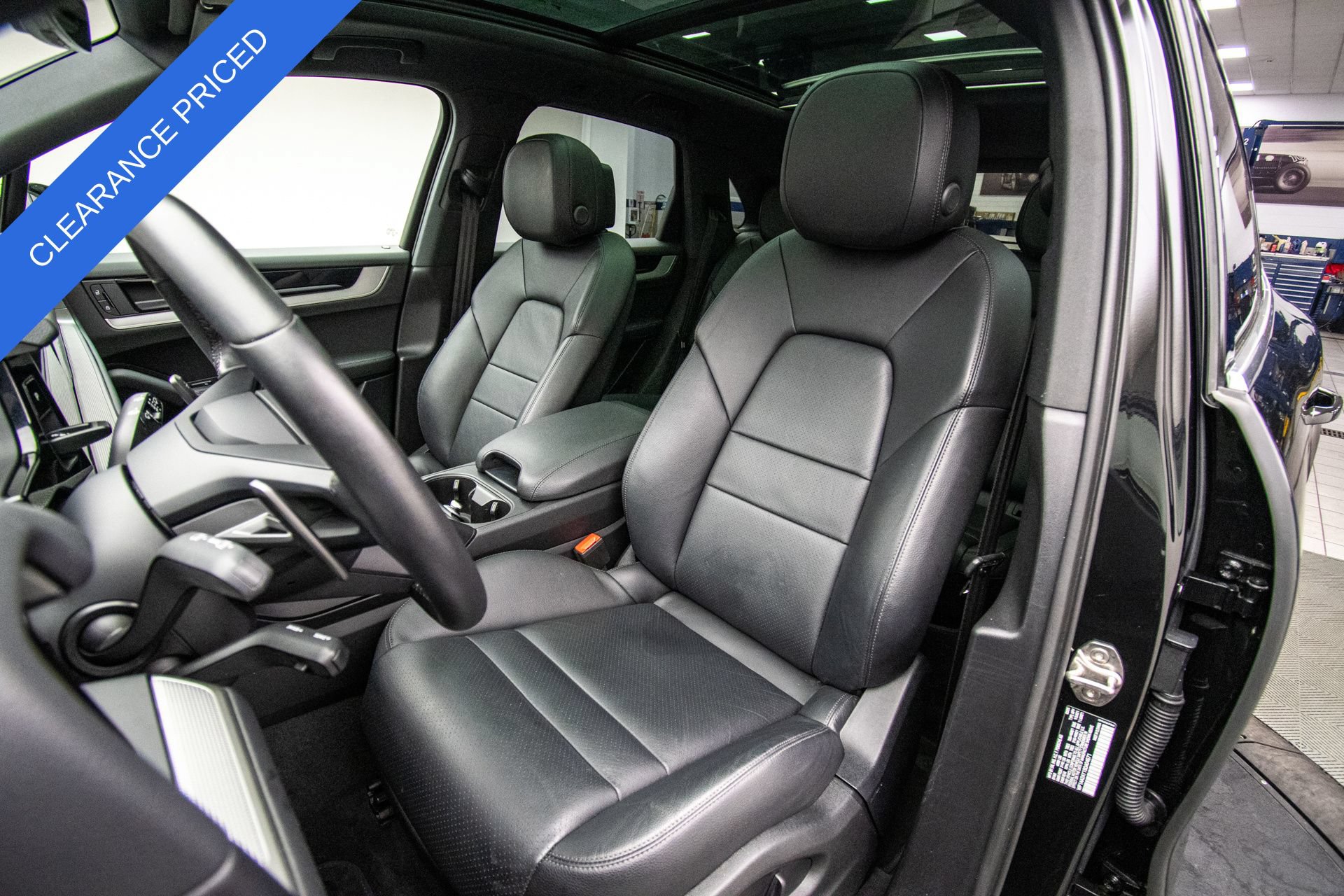 Used 2025 Porsche Cayenne AWD/4WD image 12