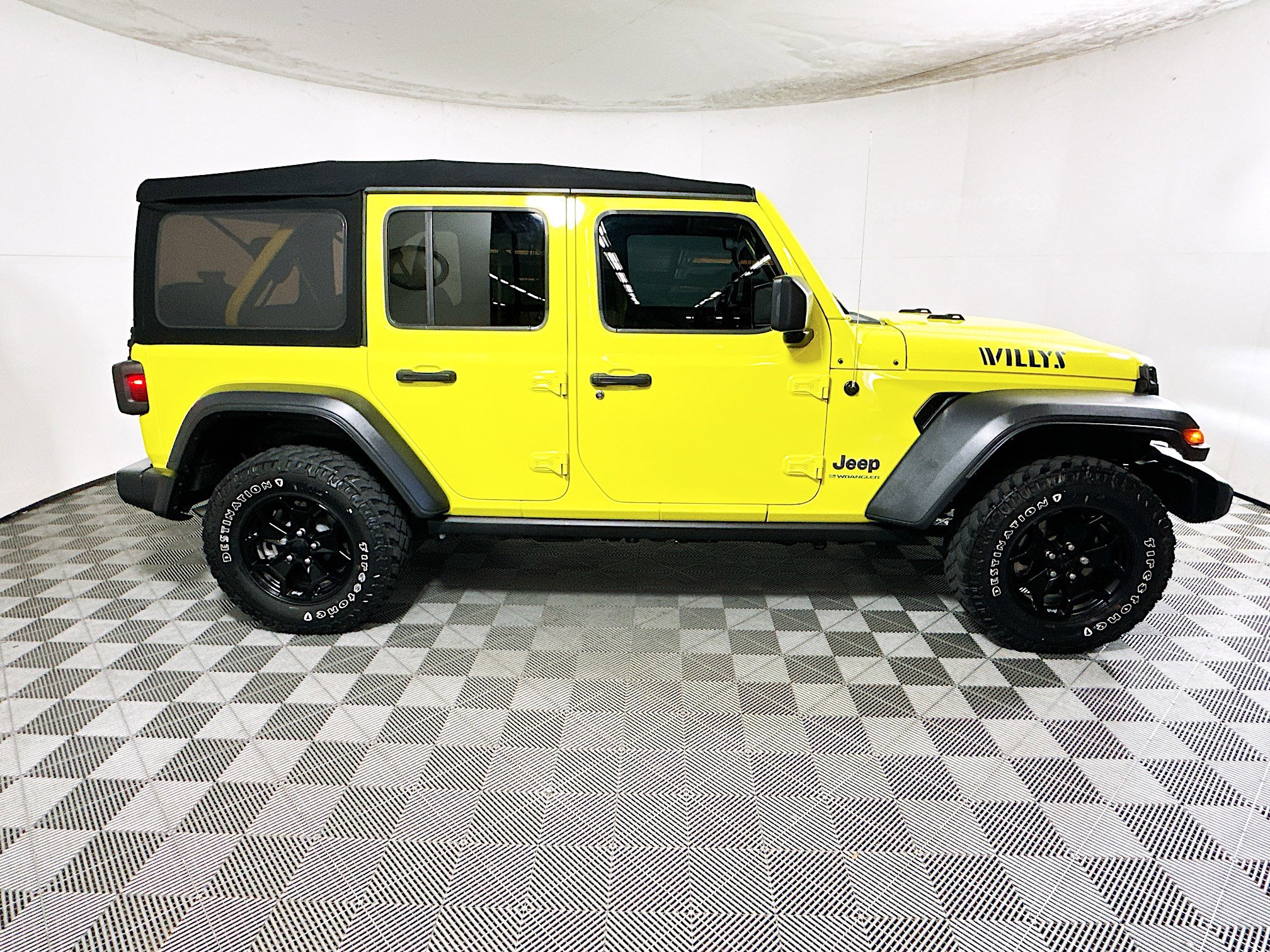 Used 2023 Jeep Wrangler Unlimited image 2