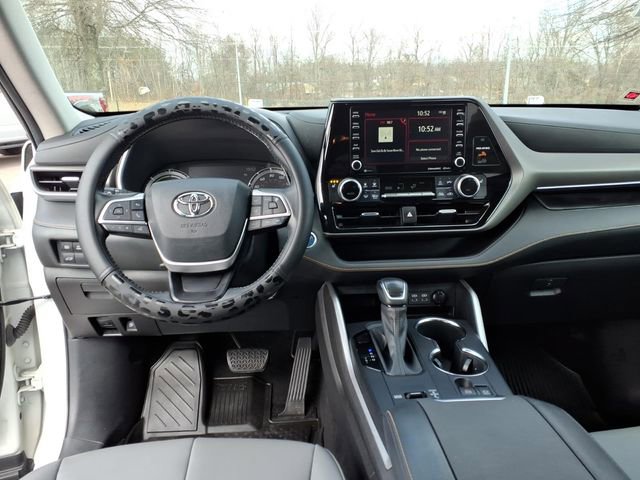 Used 2022 Toyota Highlander Bronze Edition image 7