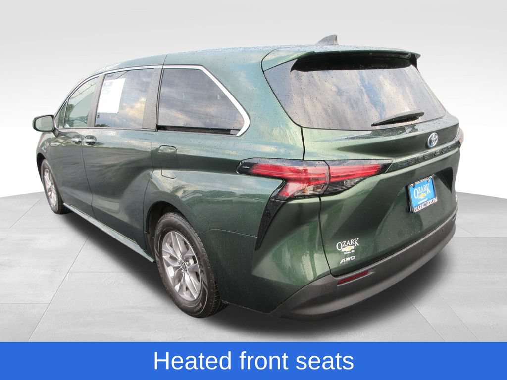 Used 2022 Toyota Sienna XLE AWD/4WD image 3