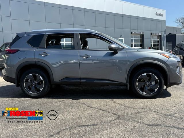 Used 2026 Nissan Rogue SV w/ SV Premium Package AWD/4WD image 2