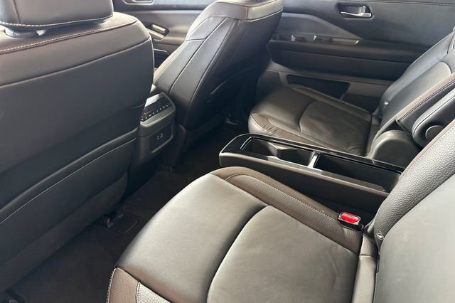 Used 2024 Nissan Pathfinder SL w/ SL Premium Package FWD image 14