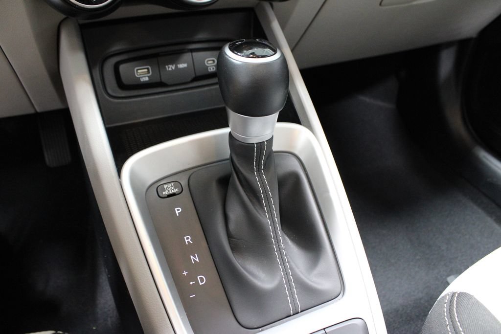 Used 2023 Hyundai Venue SEL FWD image 31