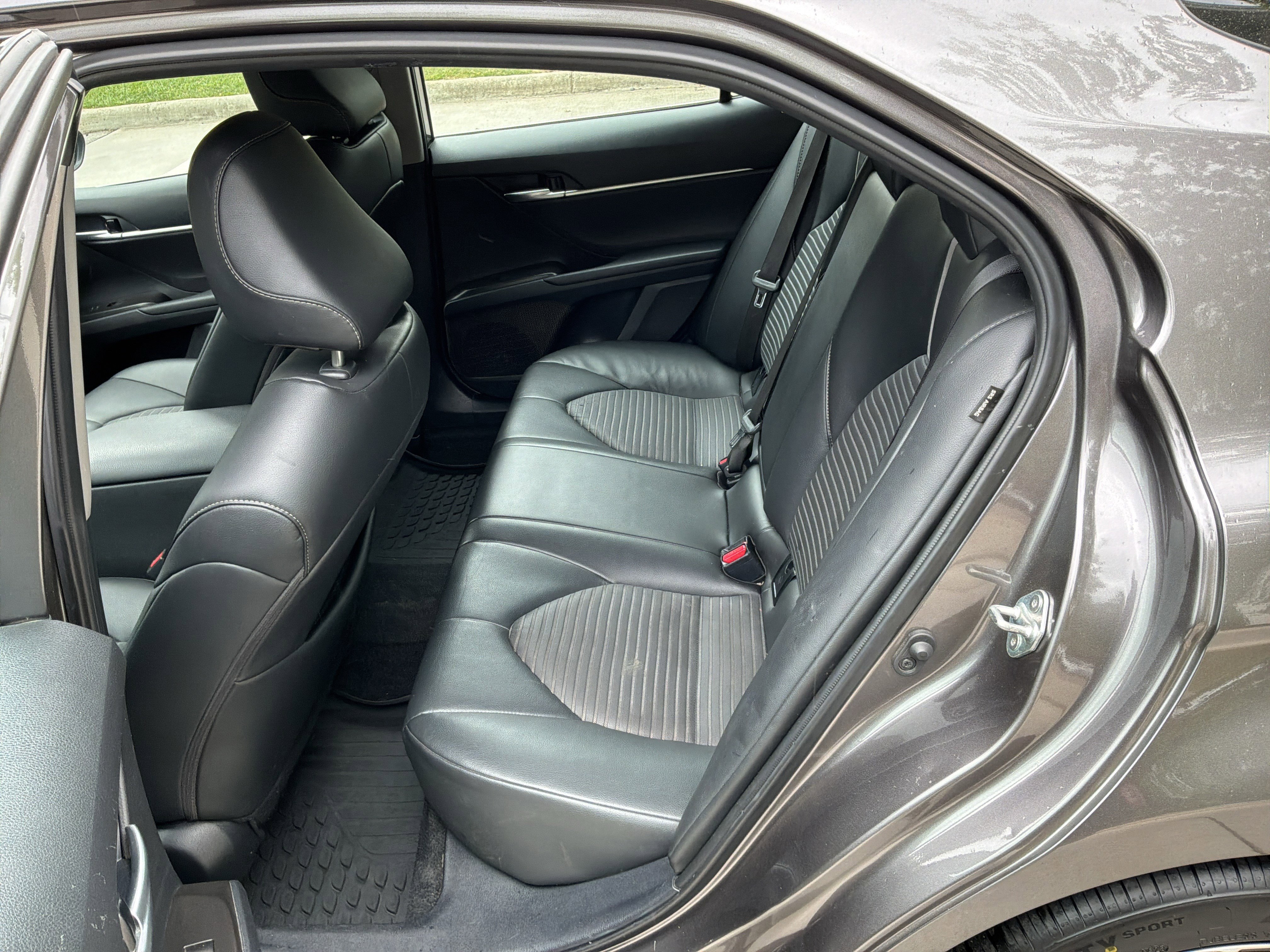 Used 2024 Toyota Camry SE FWD image 9