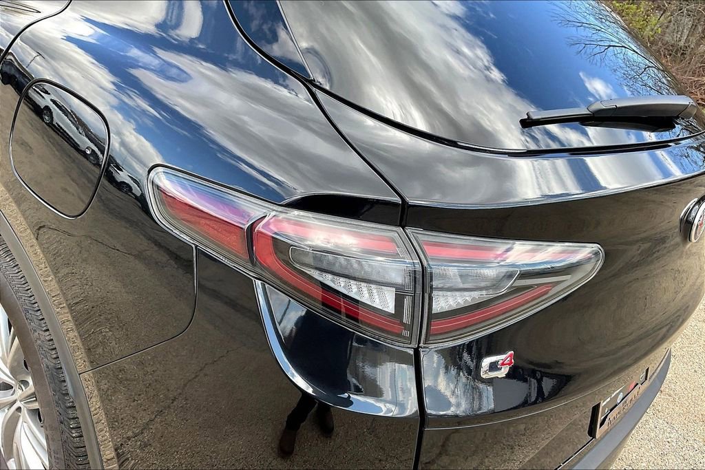 Used 2024 Alfa Romeo Stelvio Sprint image 23