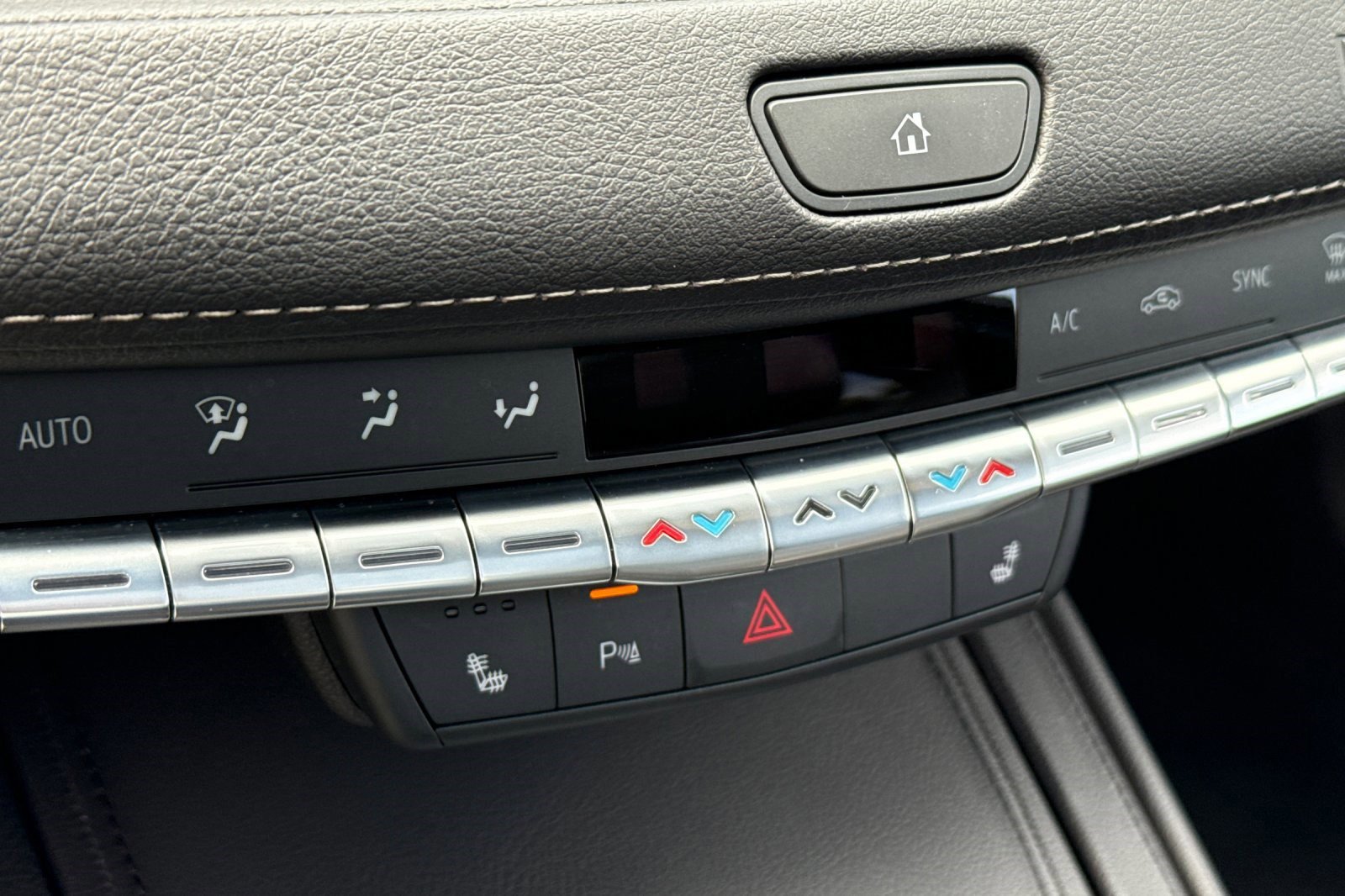 Used 2019 Cadillac XT4 Premium Luxury w/ Technology Package image 18