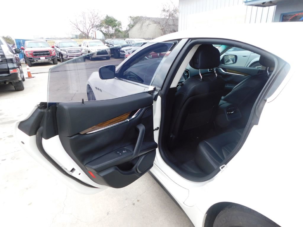 Used 2014 Maserati Ghibli S Q4 AWD/4WD image 24