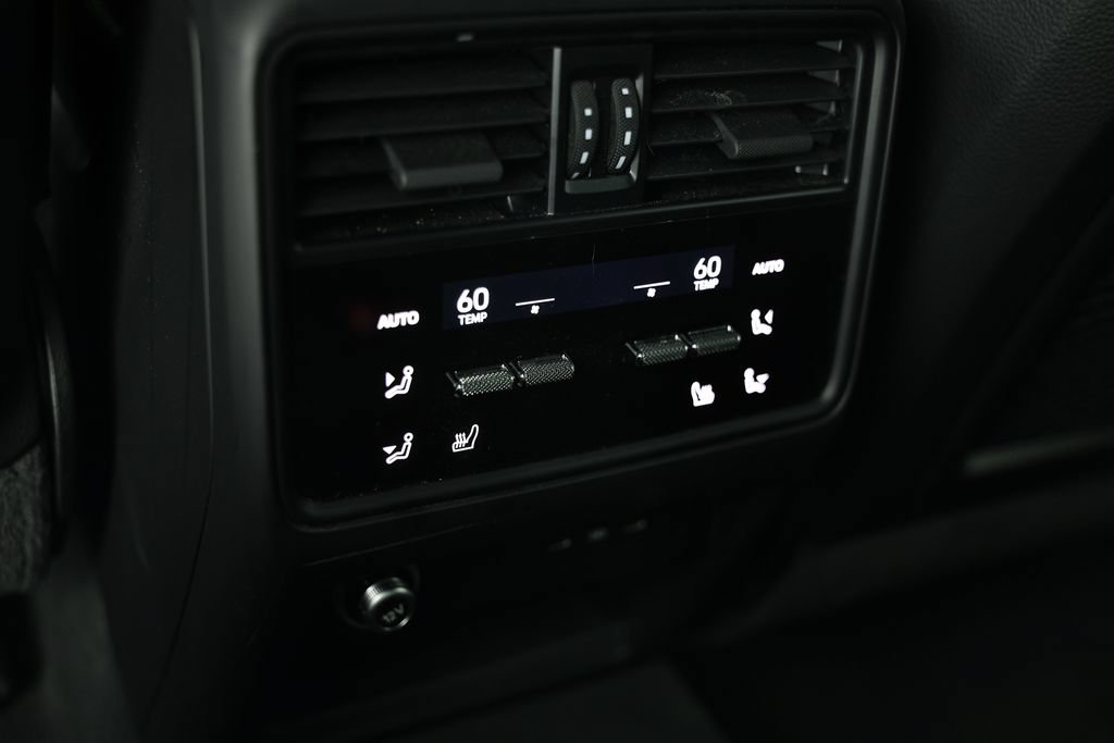 Certified 2025 Porsche Cayenne GTS AWD/4WD image 28