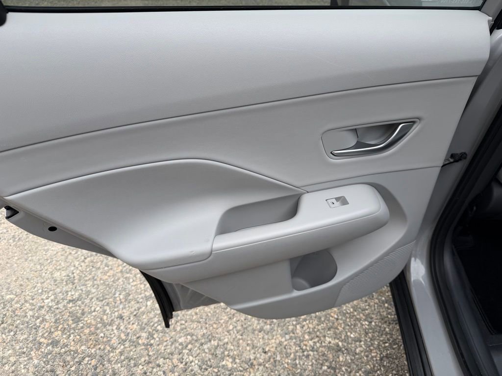 Used 2024 Hyundai Kona Limited FWD image 17