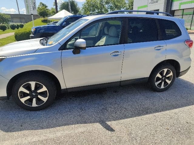Used 2017 Subaru Forester 2.5i Premium w/ All-Weather Package AWD/4WD image 9