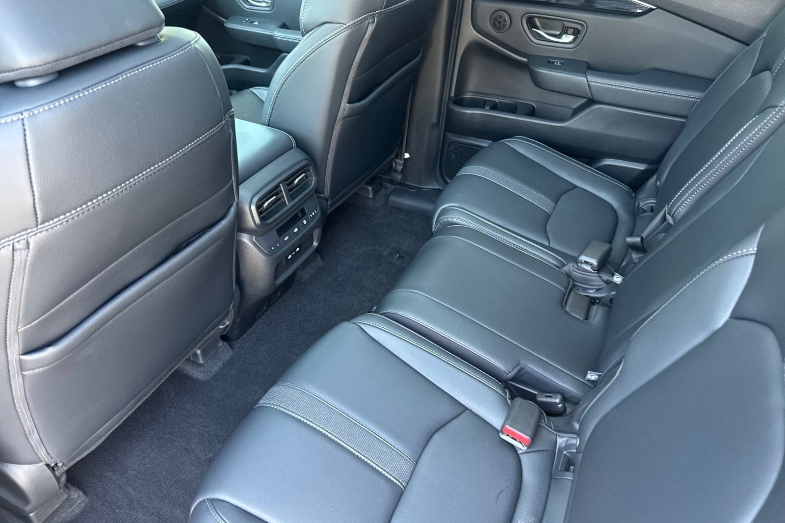 Used 2024 Honda Pilot Touring image 15