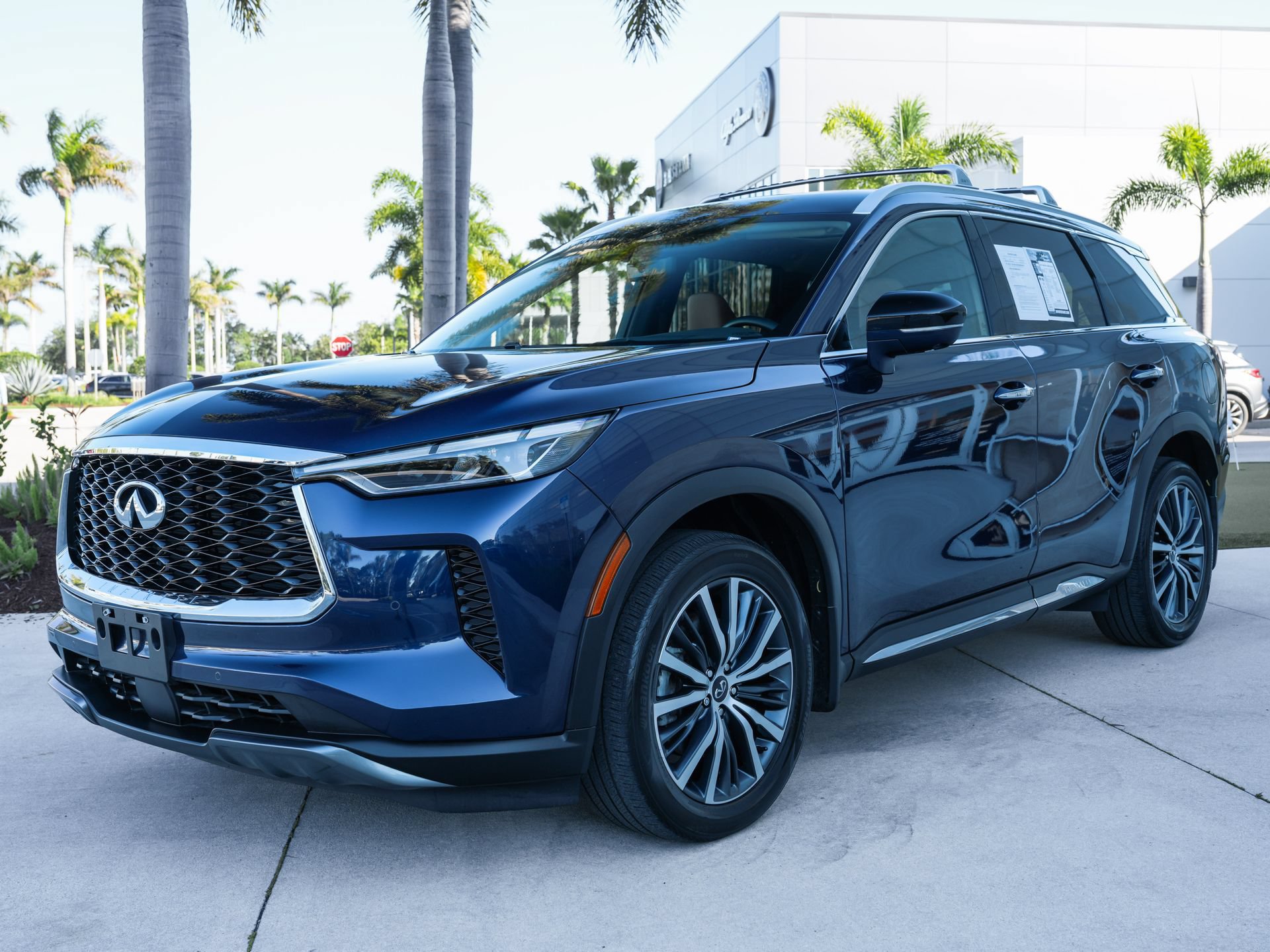 Used 2023 INFINITI QX60 Sensory w/ Vision Package AWD/4WD image 5