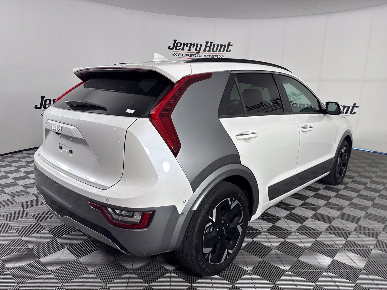 Used 2023 Kia Niro Wave w/ Wave Preserve Package FWD image 6