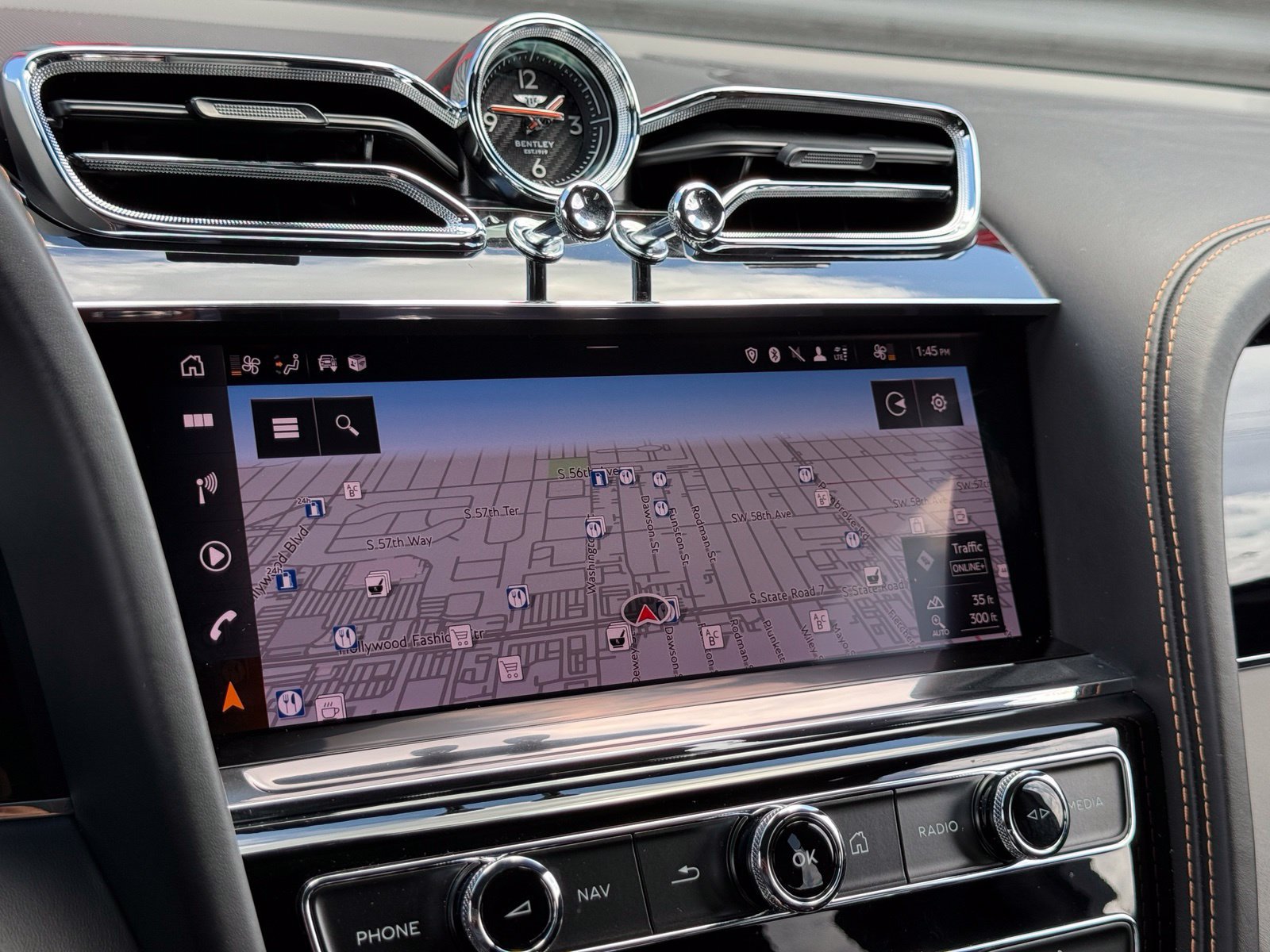 Used 2023 Bentley Bentayga AWD/4WD image 27