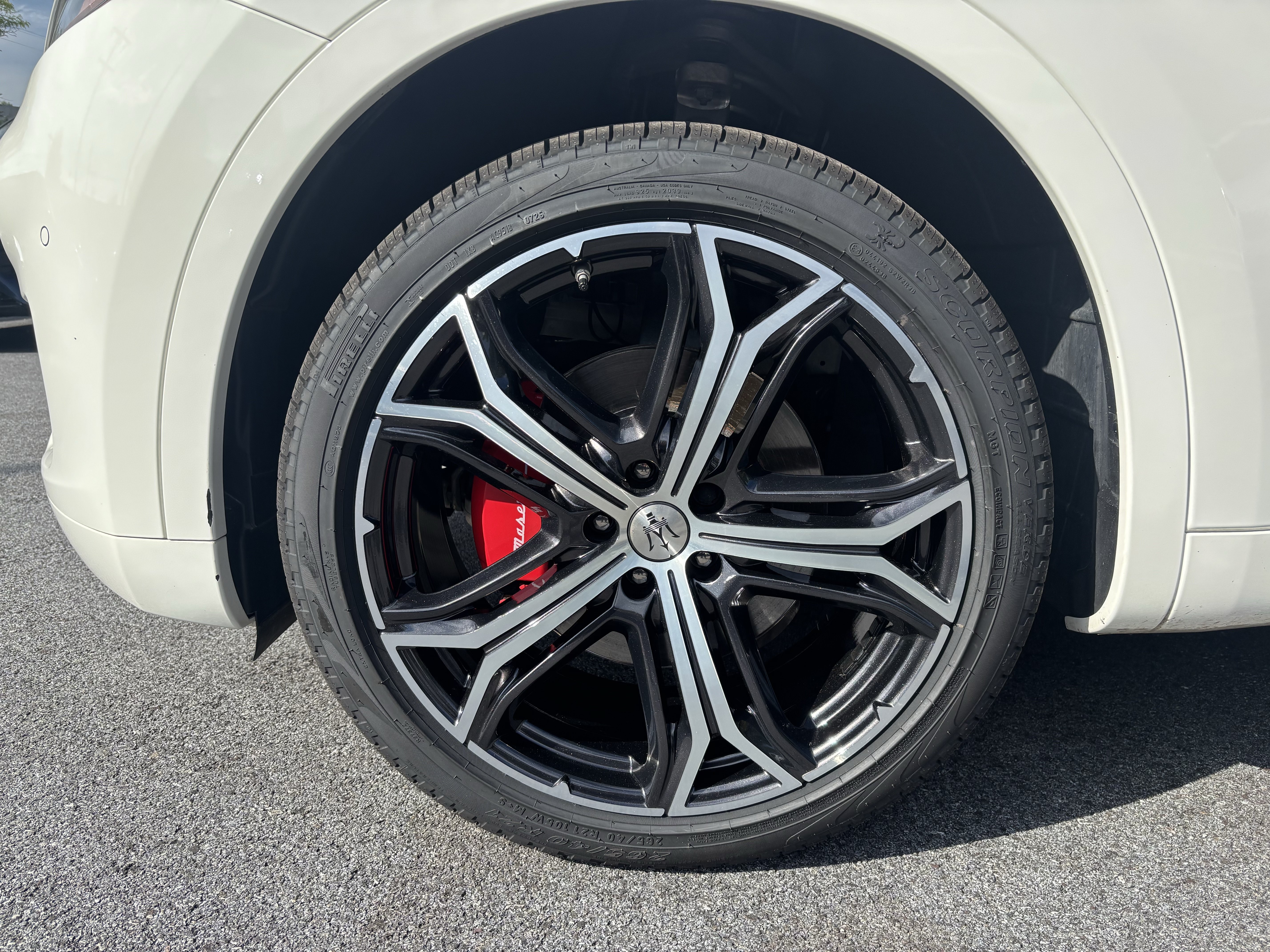Used 2023 Maserati Levante GT AWD/4WD image 10