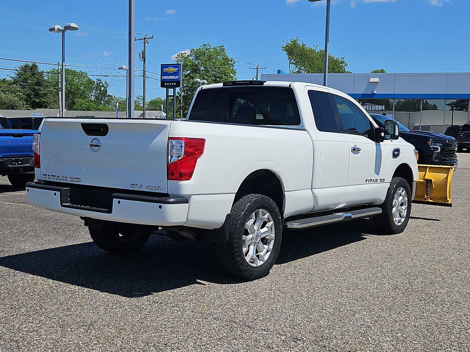 Used 2017 Nissan Titan SV AWD/4WD image 4