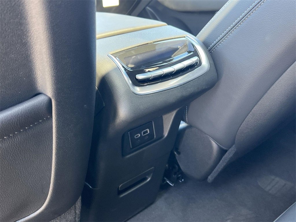 New 2025 Cadillac XT6 Luxury image 28