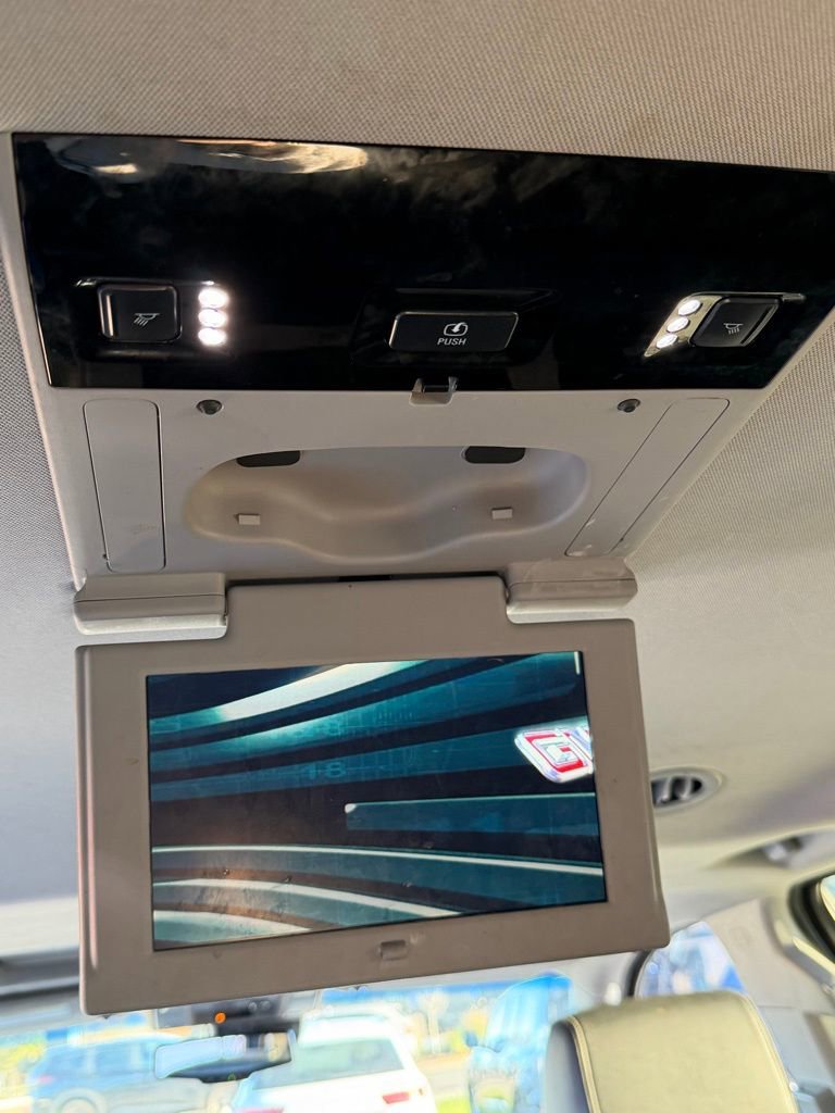 Used 2018 GMC Yukon XL Denali w/ Denali Ultimate Package image 11