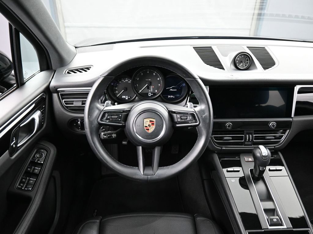 Certified 2023 Porsche Macan Turbo image 17