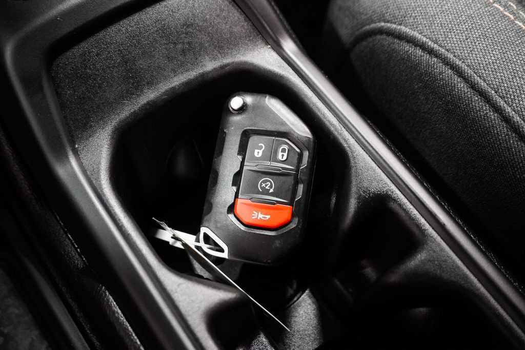 Used 2025 Jeep Wrangler Unlimited Sahara w/ Safety Group image 30