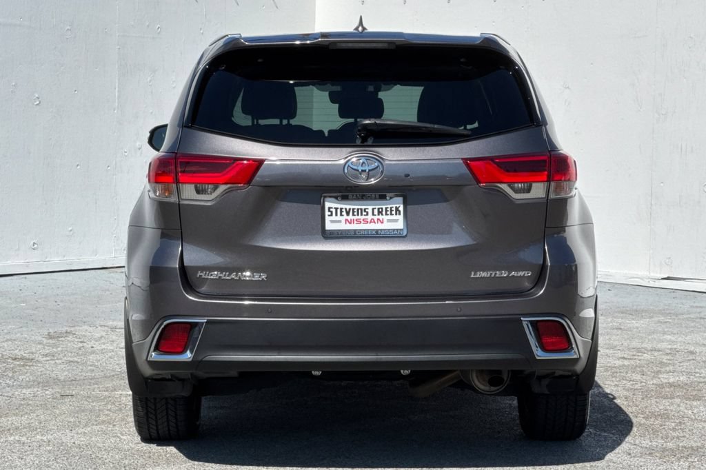 Used 2019 Toyota Highlander Limited Platinum AWD/4WD image 4