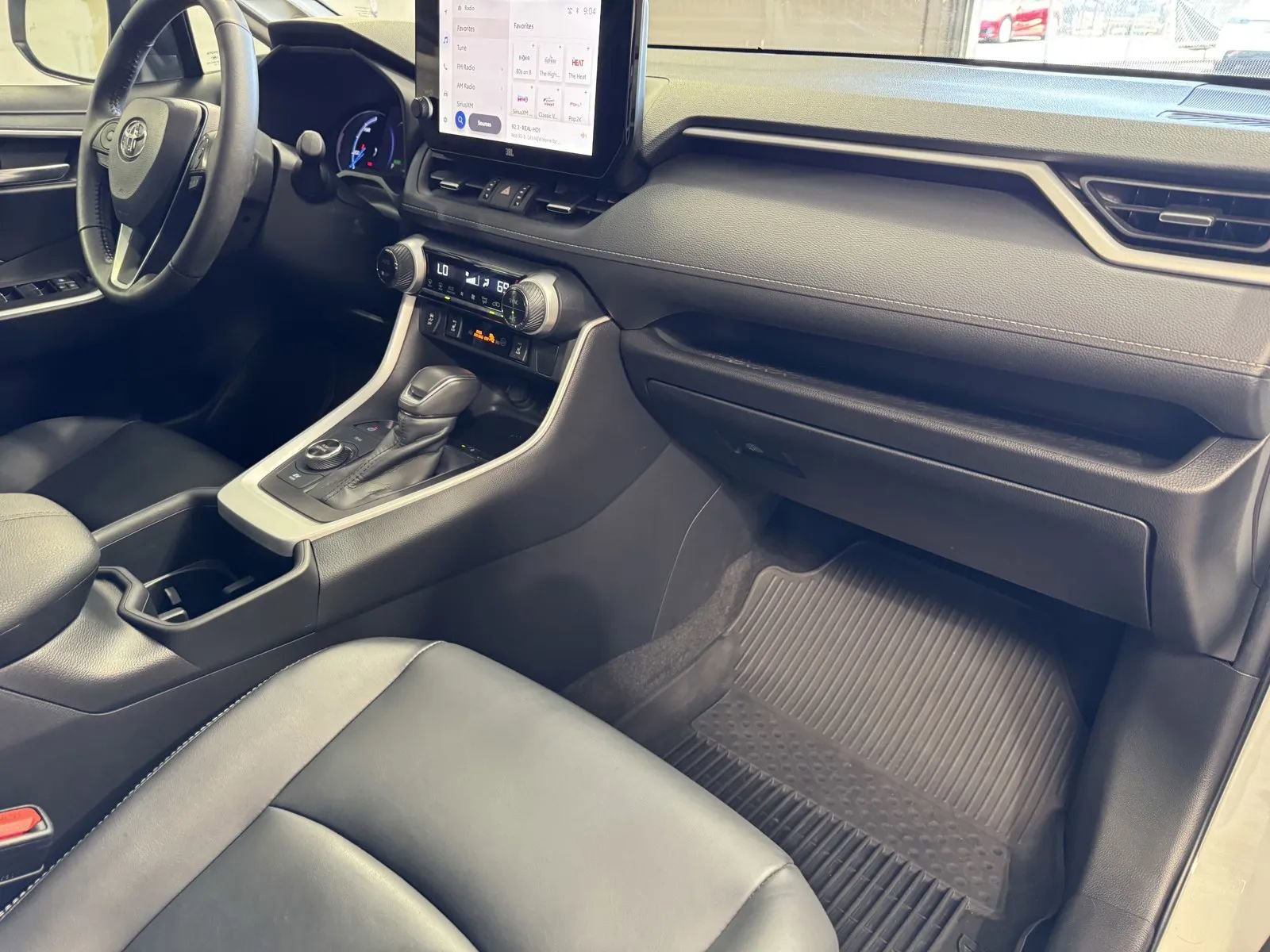 Used 2023 Toyota RAV4 XLE Premium image 5